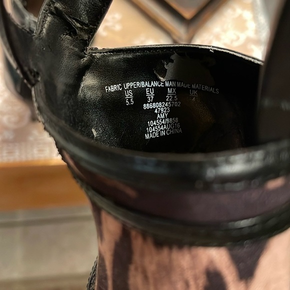 Charles Jourdan Brown and Black Heels with Open-Toe Design and Crisscross Straps - Picture 14 of 14